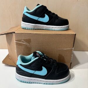DUNK LOW SE TD 'BARBER SHOP - BLACK'
Size 7C
Like New
Soles need cleaning